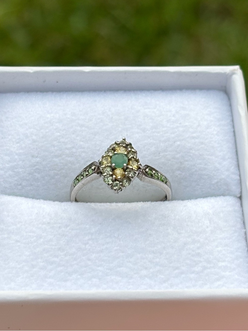 Stunning Genuine Emerald and Peridot gemstones 925 sterling Silver Ring Size 7 - Picture 3 of 11